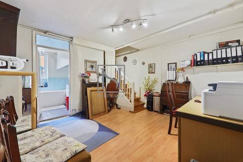 16 bedroom house for sale, Clapham Common North Side, London