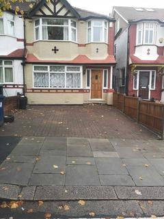 3 bedroom semi-detached house to rent, Ealing , Cleveley Crescent