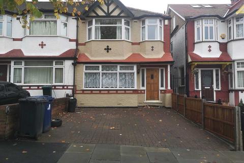 3 bedroom semi-detached house to rent, Ealing , Cleveley Crescent