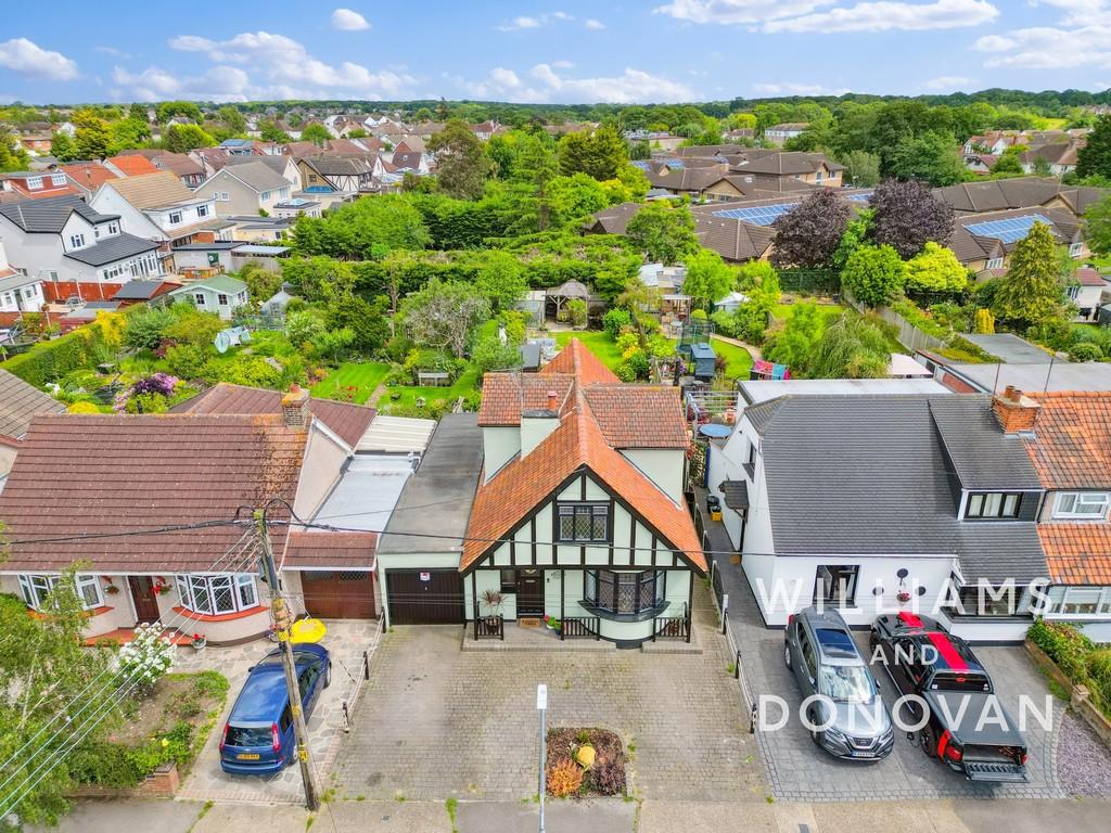 Raymonds Drive, Thundersley 3 bed chalet for sale £525,000