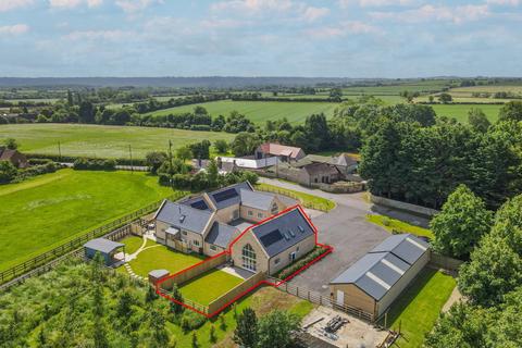 3 bedroom detached house for sale, Butlers Marston