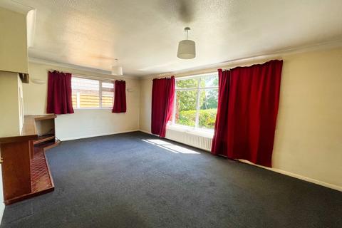 4 bedroom detached bungalow to rent, Priorywood Drive, Leigh On Sea SS9
