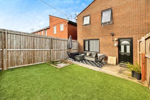 3 bedroom semi-detached house for sale, Whitfield Square, Leeds