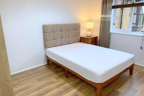 2 bedroom flat to rent, Courthill Road, Lewisham, London,