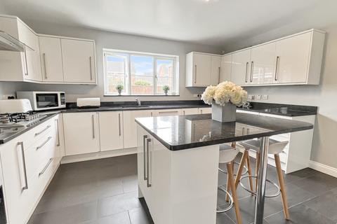 4 bedroom detached house for sale, Fell Road, Westbury