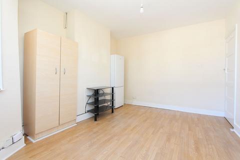 3 bedroom apartment to rent, Malvern Gardens, Harrow, HA3