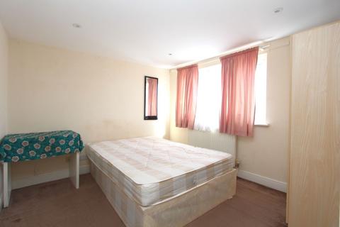 3 bedroom apartment to rent, Malvern Gardens, Harrow, HA3