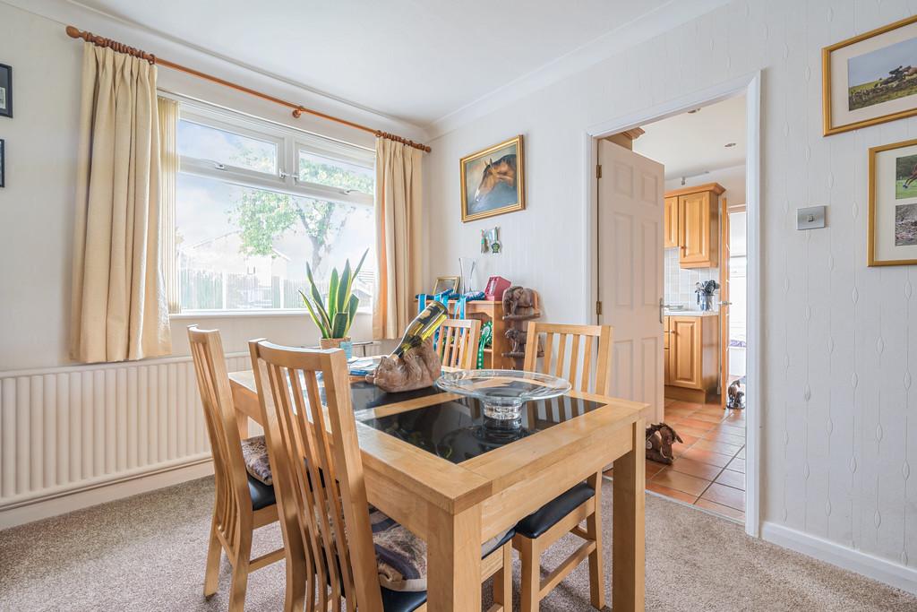 34 Stonecross Road, Kendal, LA9 5HR 4 bed detached bungalow for sale