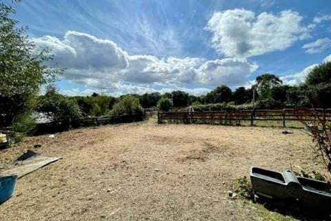 Land for sale, Land and Stables