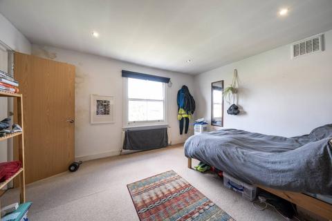 2 bedroom flat to rent, Crockerton Road, Balham, London, SW17