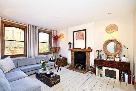 3 bedroom flat to rent, Lavender Hill, Battersea, London, SW11