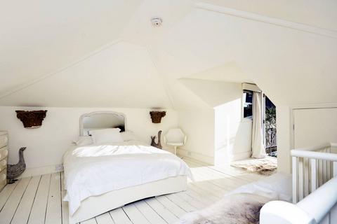 3 bedroom flat to rent, Lavender Hill, Battersea, London, SW11