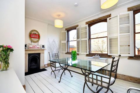 3 bedroom flat to rent, Lavender Hill, Battersea, London, SW11