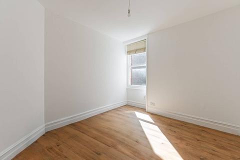 3 bedroom flat to rent, Camberwell, Camberwell, London, SE5