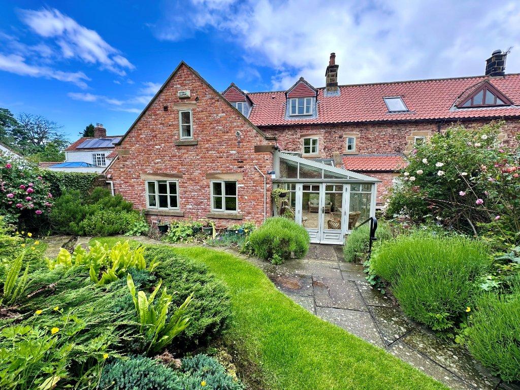 High Green, Great Ayton, Middlesbrough 4 bed end of terrace house for