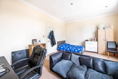 3 bedroom flat to rent, Fulham Palace Road, Bishop's Park, London, SW6