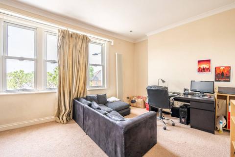 3 bedroom flat to rent, Fulham Palace Road, Bishop's Park, London, SW6