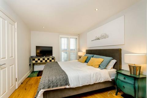 3 bedroom flat to rent, Hamble Street, Sands End, London, SW6