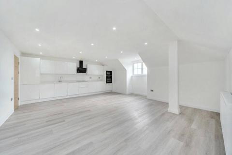 2 bedroom flat for sale, Woking, Surrey GU21