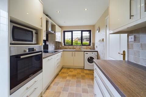 3 bedroom detached house for sale, Peak Close, Armitage