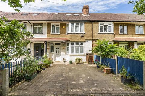 4 bedroom terraced house to rent, Hall Road, Isleworth, TW7
