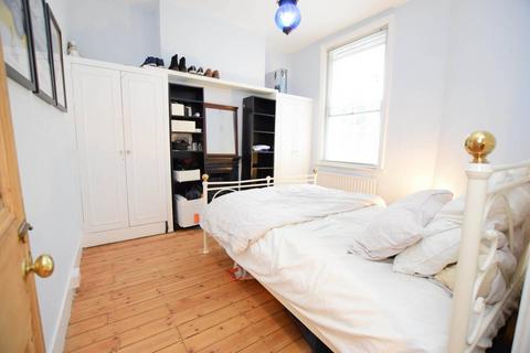 1 bedroom flat to rent, Hackford Road, Oval, London, SW9