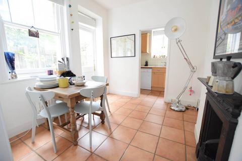 1 bedroom flat to rent, Hackford Road, Oval, London, SW9