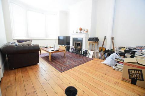 1 bedroom flat to rent, Hackford Road, Oval, London, SW9