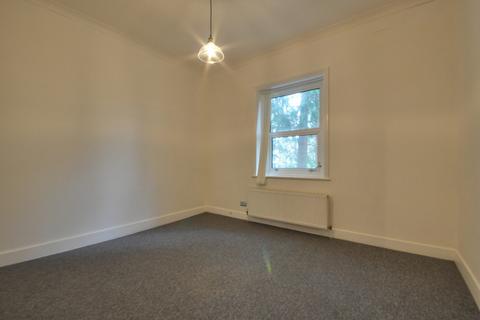 2 bedroom flat to rent, Manor Road, Bournemouth