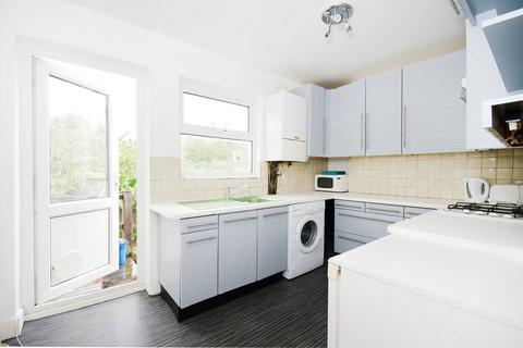 3 bedroom flat to rent, Minet Avenue, Harlesden, London, NW10