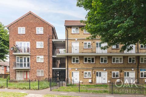 3 bedroom flat for sale, West Close, London N9