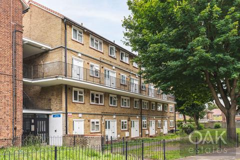 3 bedroom flat for sale, West Close, London N9