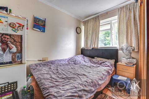 3 bedroom flat for sale, West Close, London N9