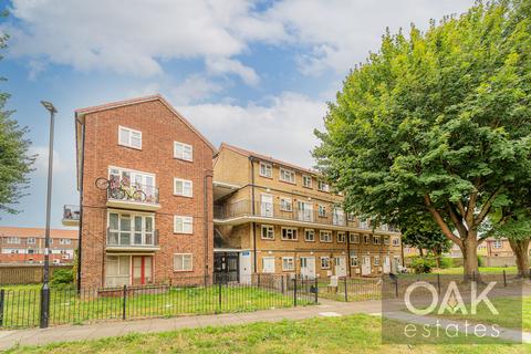 3 bedroom flat for sale, West Close, London N9