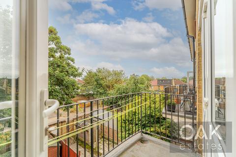 3 bedroom flat for sale, West Close, London N9