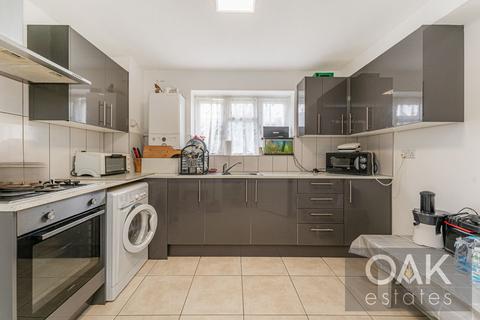 2 bedroom flat for sale, Church Lane, London N9