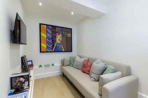 2 bedroom flat for sale, Melina Road W12