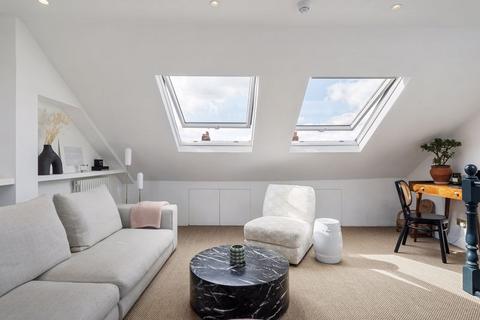 62a Oaklands Grove, London, W12 0JB
