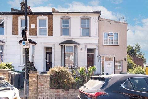 2 bedroom flat for sale, Parkland Road, London N22