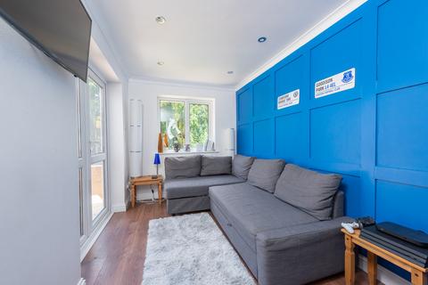 16 Byron Close, Yateley, GU46 6YW