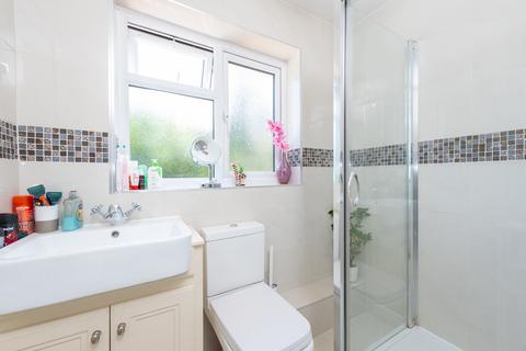 16 Byron Close, Yateley, GU46 6YW