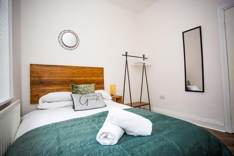 2 bedroom apartment to rent, Pine Street, Jarrow NE32