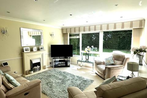 2 bedroom ground floor flat to rent, St. Winifreds Close, Chigwell IG7