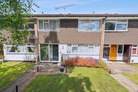 63 Langtons Meadow, Farnham Common, Slough, SL2 3NQ