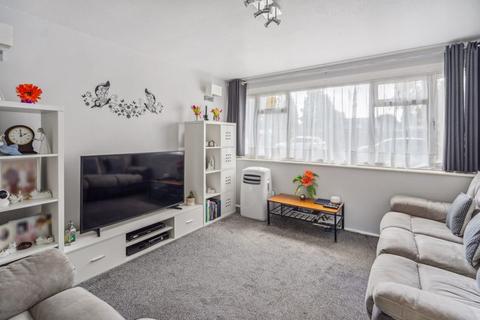 63 Langtons Meadow, Farnham Common, Slough, SL2 3NQ