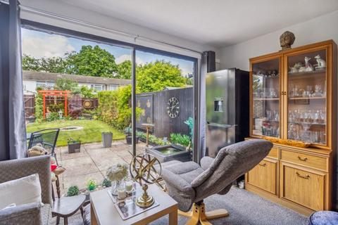 63 Langtons Meadow, Farnham Common, Slough, SL2 3NQ