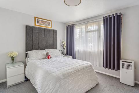 63 Langtons Meadow, Farnham Common, Slough, SL2 3NQ