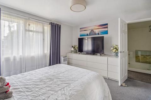 63 Langtons Meadow, Farnham Common, Slough, SL2 3NQ