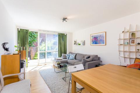 3 bedroom flat to rent, St Johns Way, N19