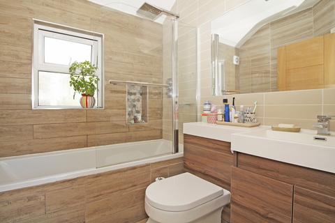 2 bedroom flat to rent, Vancouver Road, SE23